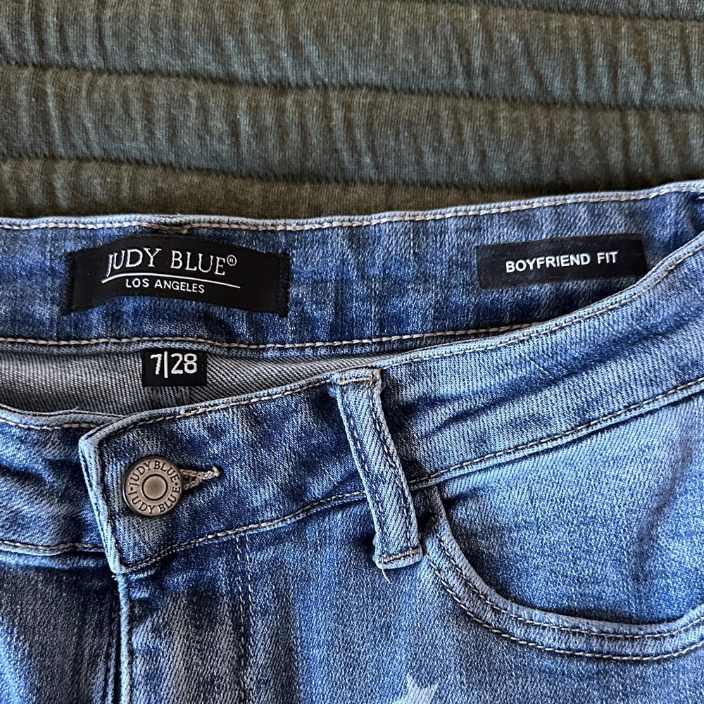 Judy Blue Light Blue Star Boyfriend Jeans - Picture 3 of 10